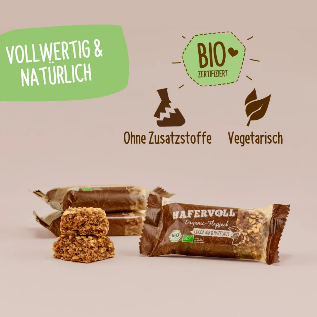 HAFERVOLL Organic Flapjack Cocoa Nib & Hazelnut 60g – verpackt und ausgepackt mit Bio-Hinweisen