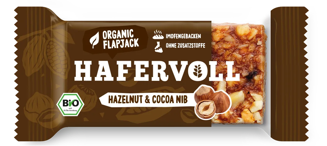Hafervoll Organic Flapjack Hazelnut & Cocoa Nib in brauner Verpackung mit sichtbarem Riegel – Bio, ohne Zusatzstoffe